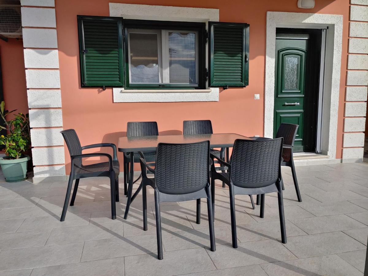 Stefanos' Appartement Litheres